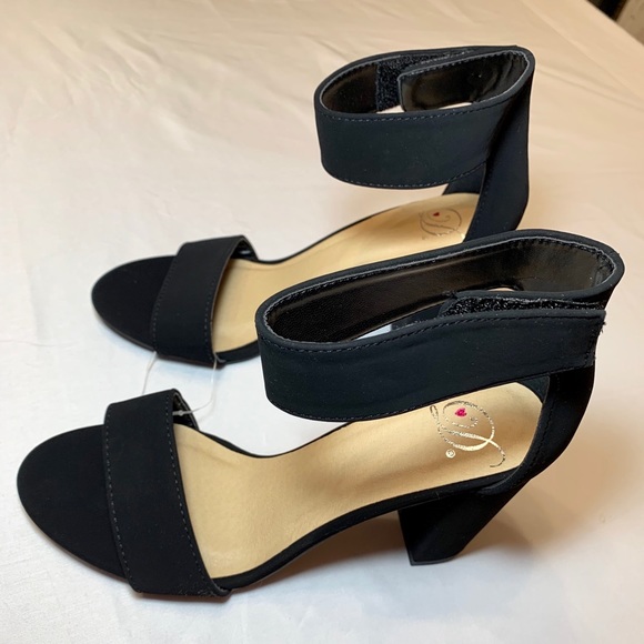 Black Suede Chunky Heel (New) - Picture 4 of 6